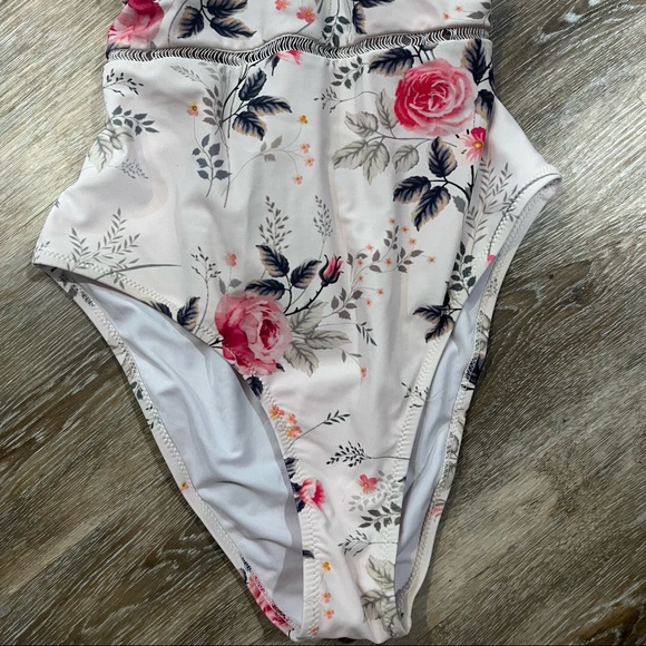 CUPSHE Tie Back High Waisted Shallow Waters Floral Print One-Piece Swimsuit - Picture 8 of 12